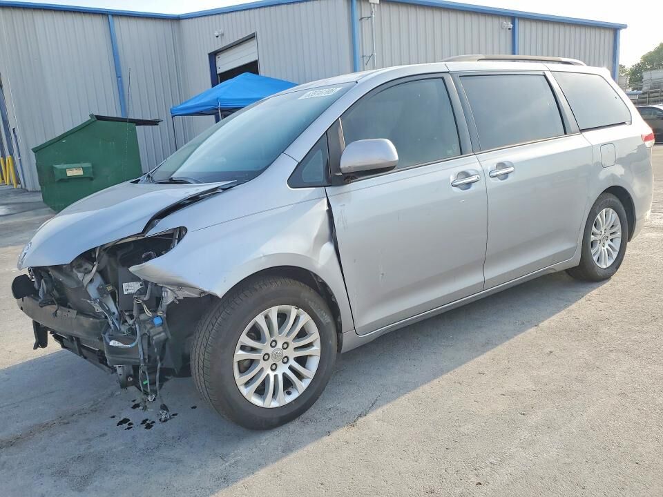 2012 TOYOTA Sienna