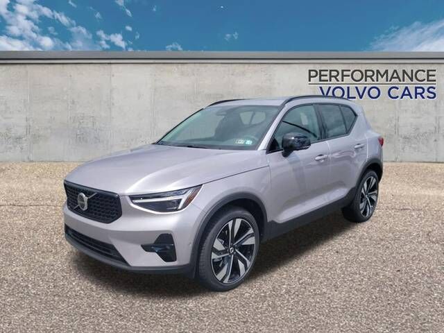 2026 VOLVO XC40