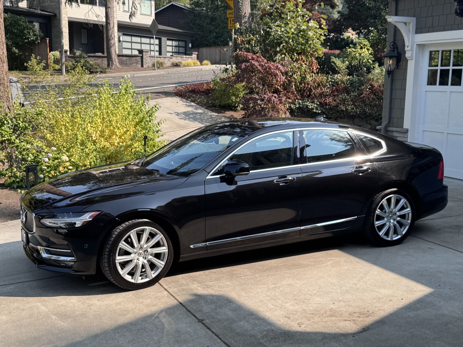 2017 VOLVO S90