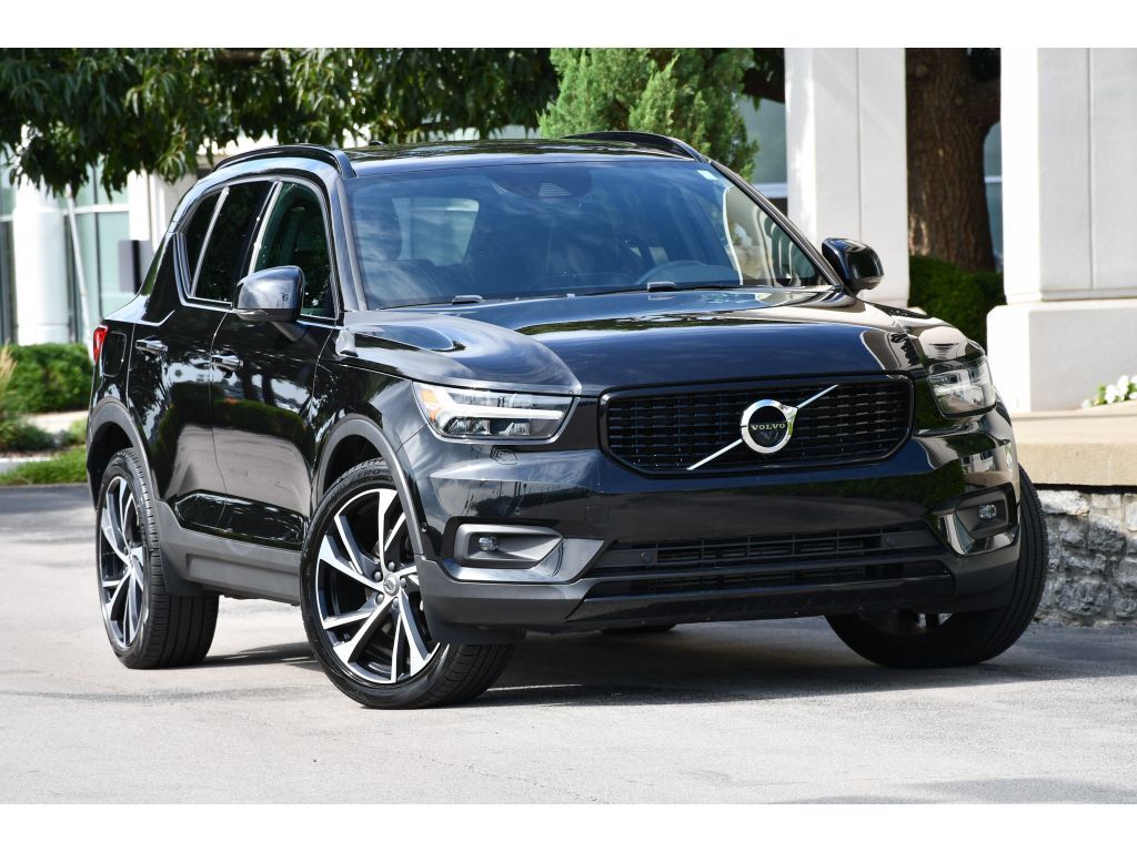 2021 VOLVO XC40