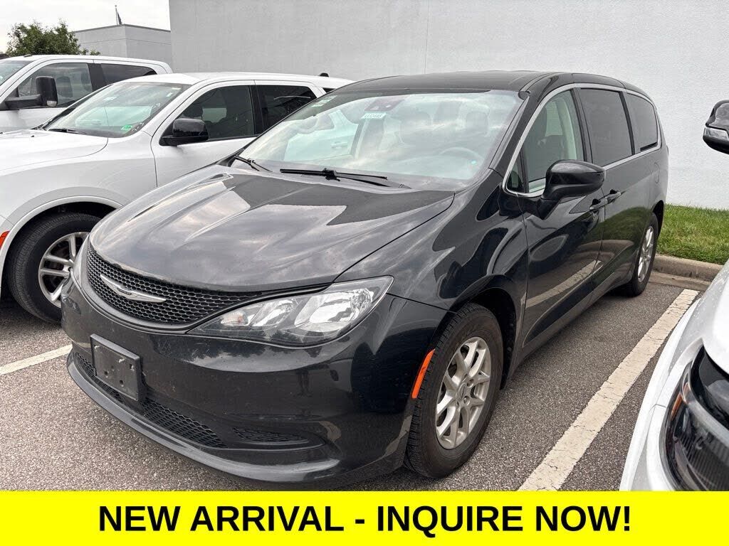 2023 CHRYSLER Voyager