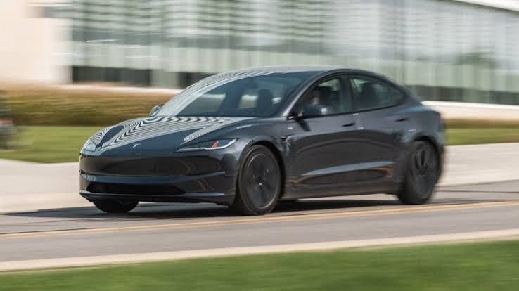 2025 TESLA Model 3