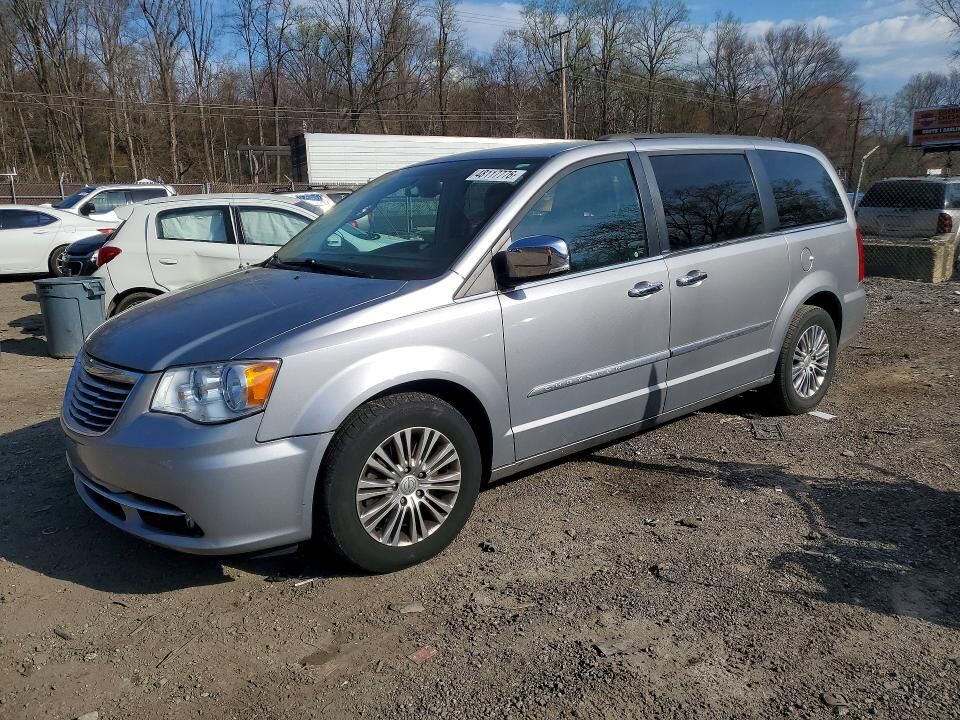 2013 CHRYSLER Town and Country