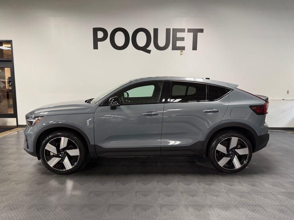 2023 VOLVO C40