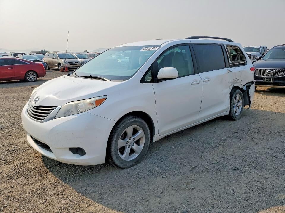 2013 TOYOTA Sienna