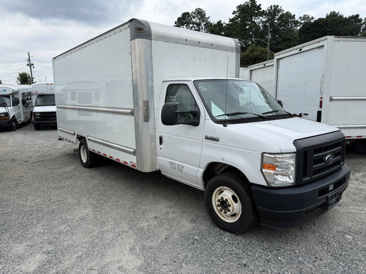 2022 FORD E-350
