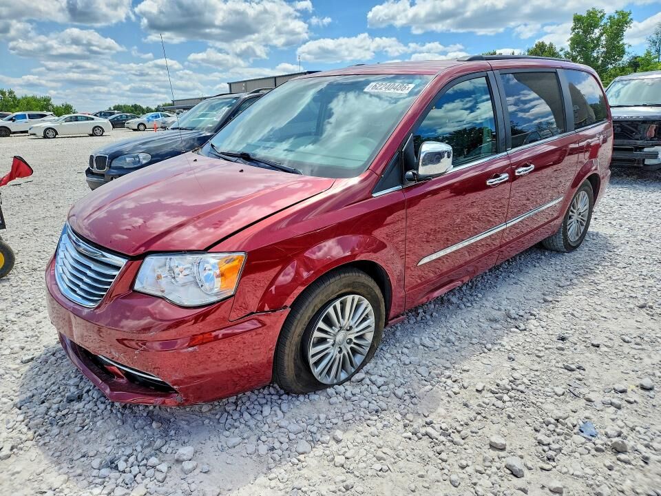 2013 CHRYSLER Town and Country