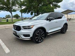 2022 VOLVO XC40