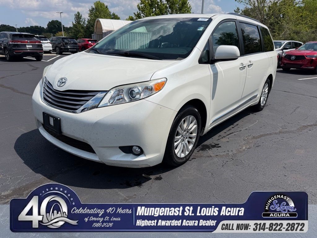 2017 TOYOTA Sienna