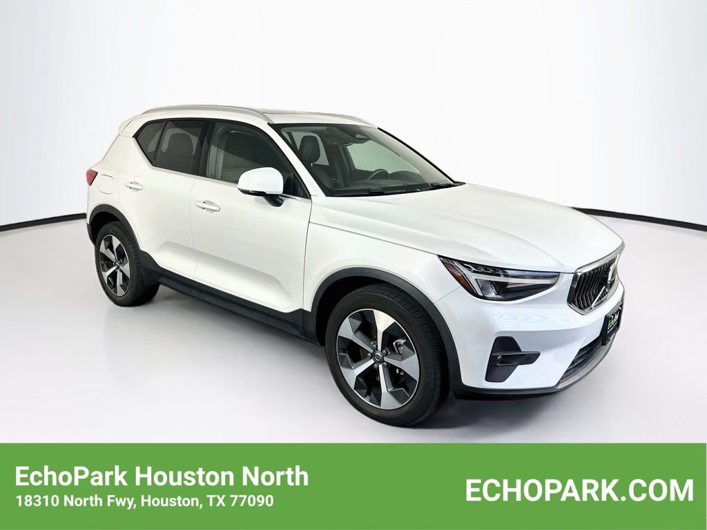 2023 VOLVO XC40