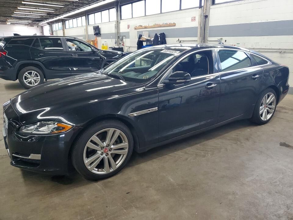 2016 JAGUAR XJ