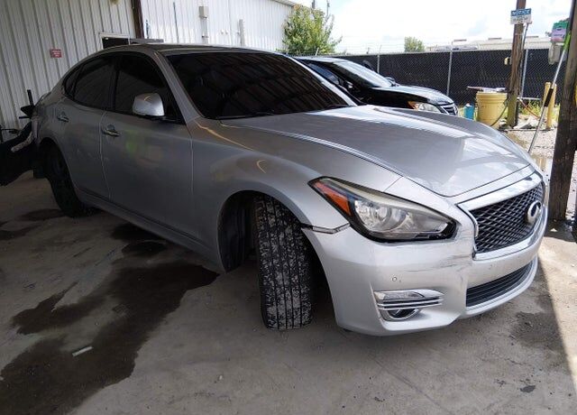 2016 INFINITI Q70