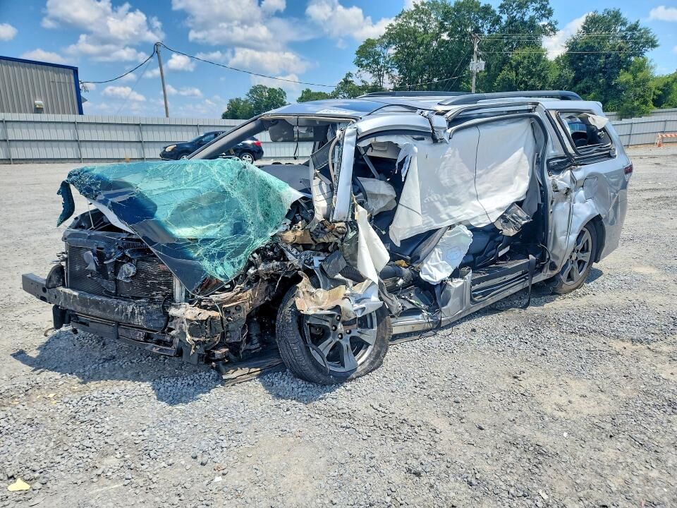 2017 TOYOTA Sienna