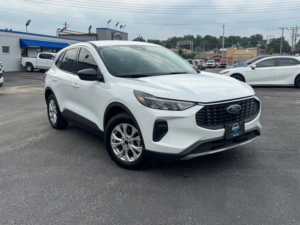 2024 FORD Escape