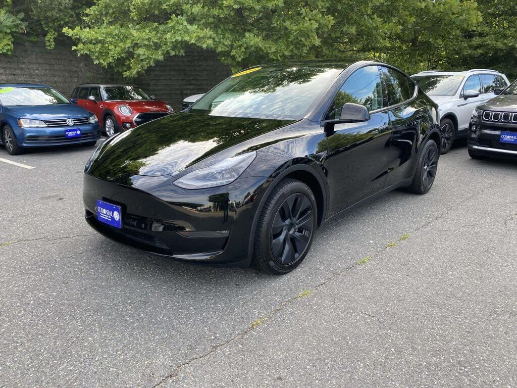 2024 TESLA Model Y