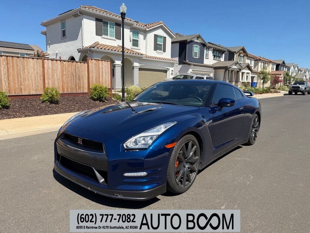2015 NISSAN GT-R