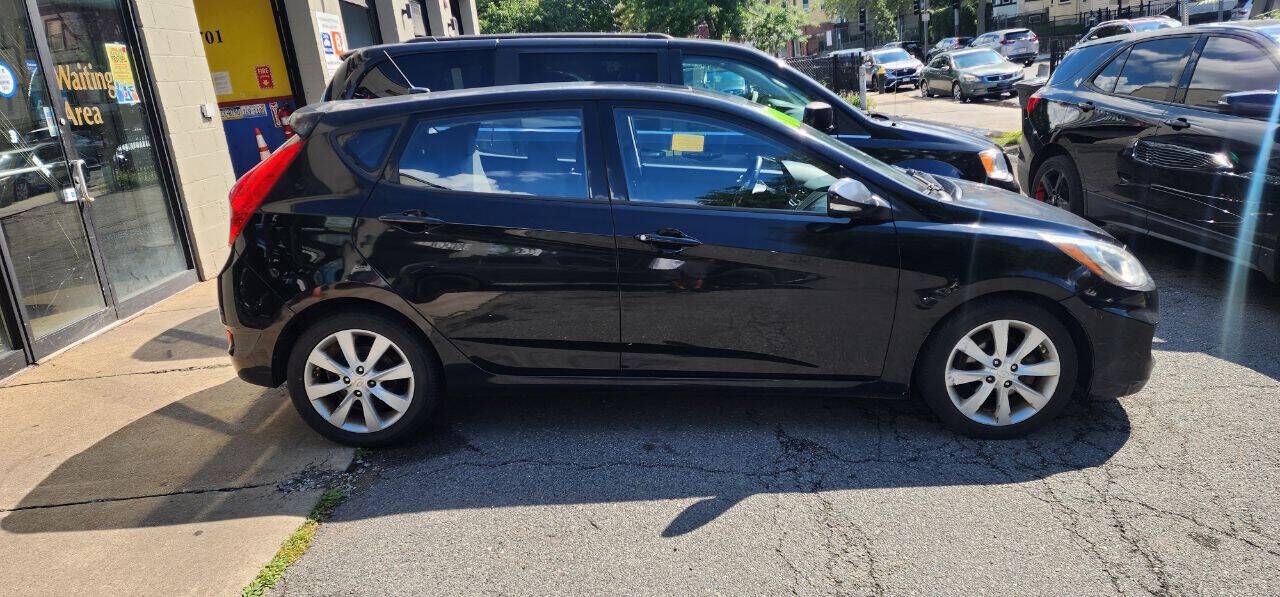 2013 HYUNDAI Accent
