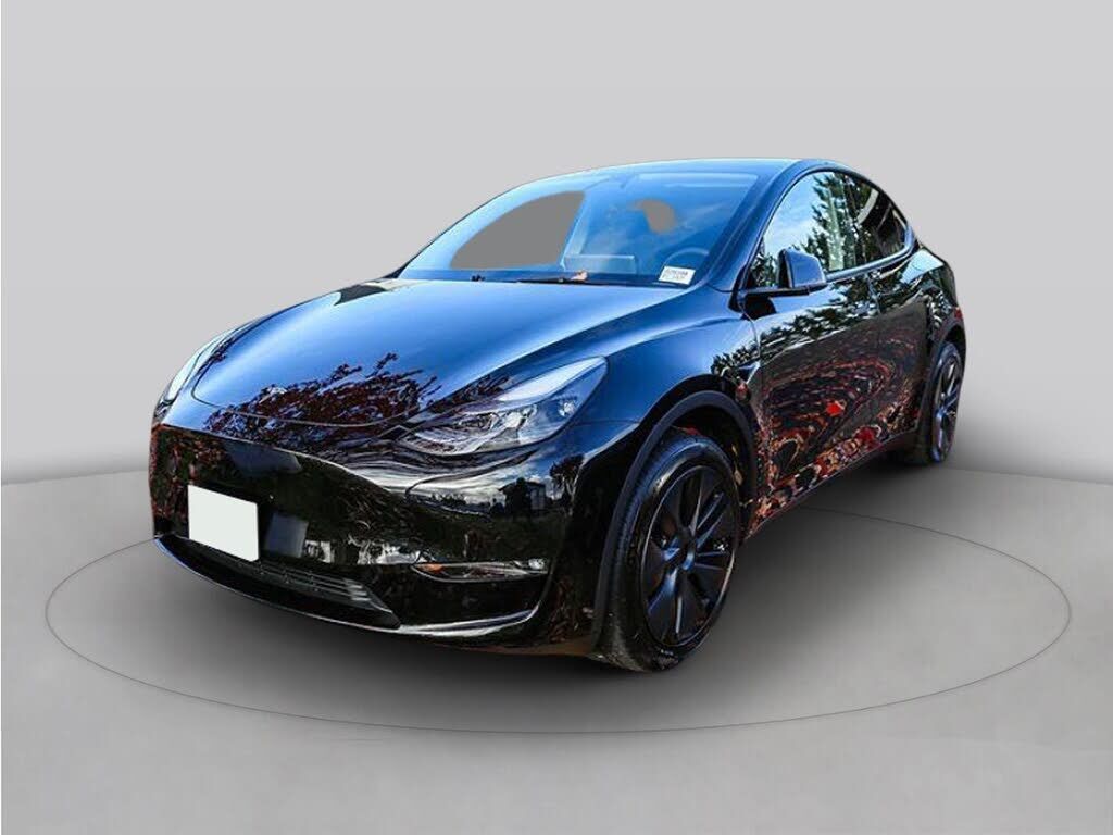 2025 TESLA Model Y