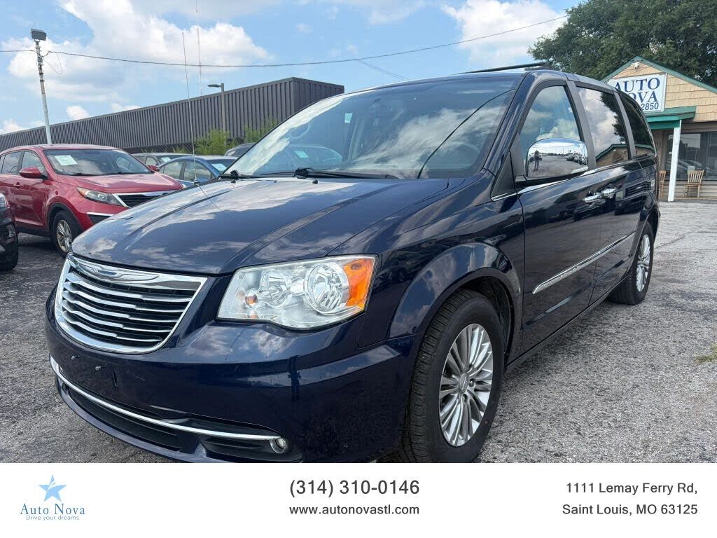 2016 CHRYSLER Town and Country