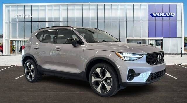 2026 VOLVO XC40