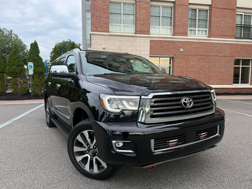 2018 TOYOTA Sequoia