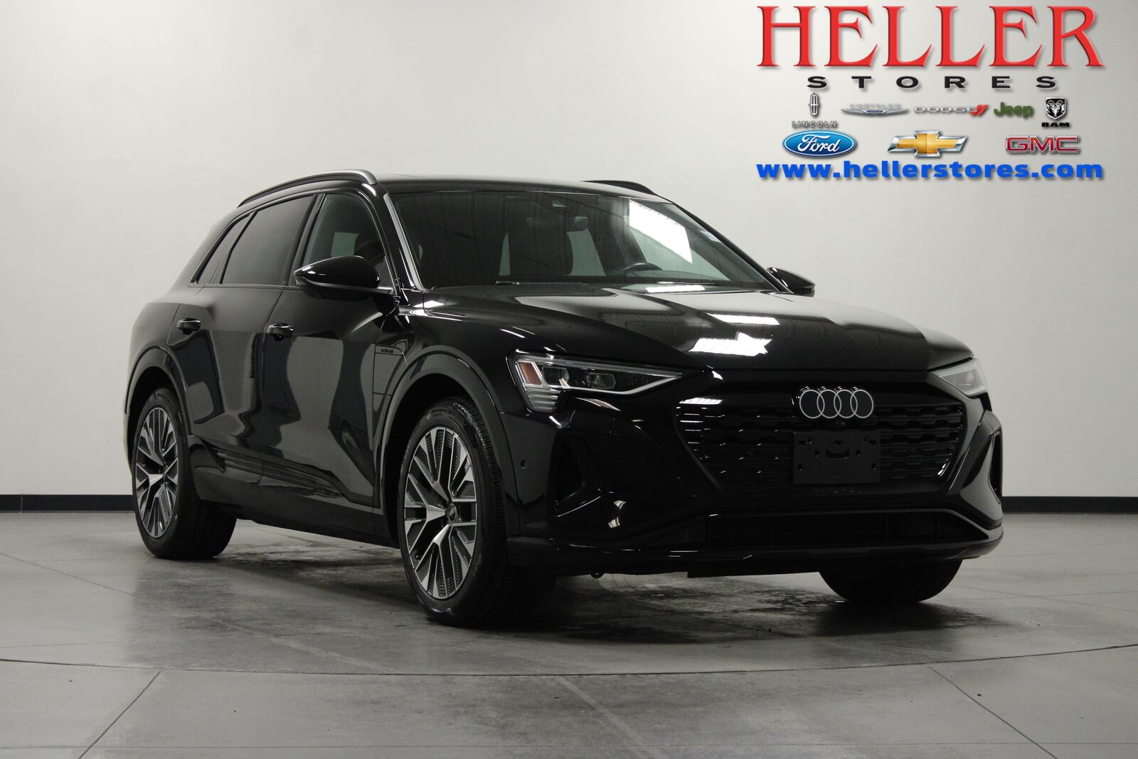 2024 AUDI Q8