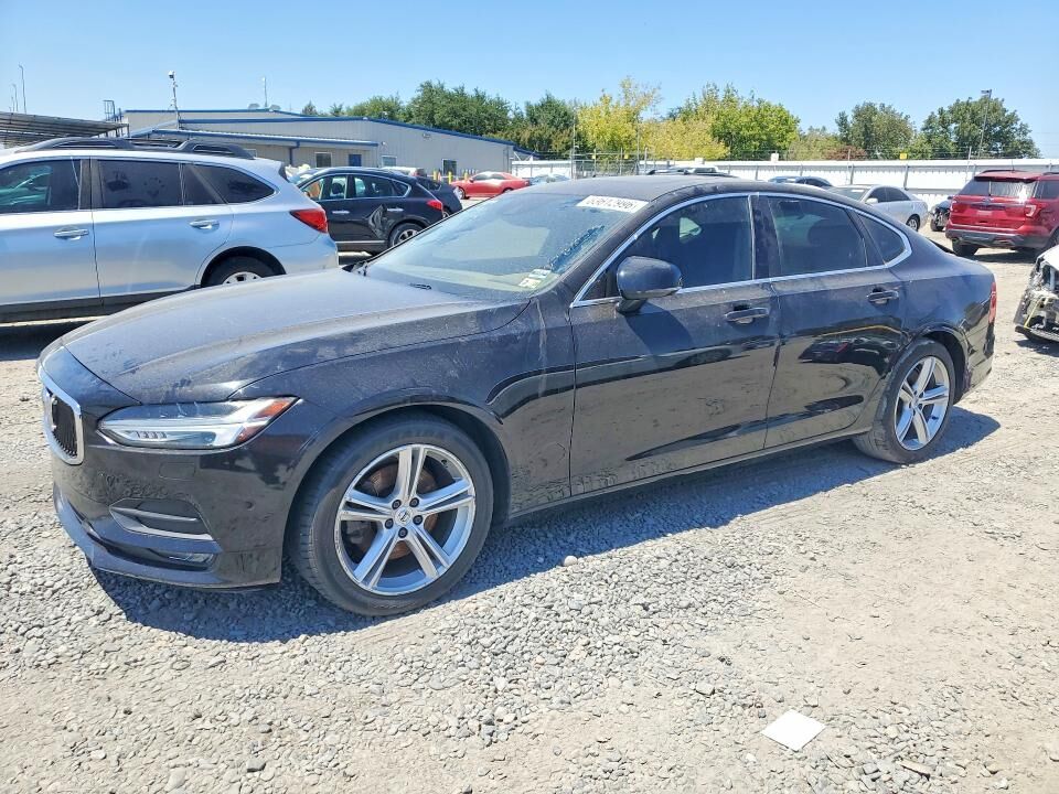 2017 VOLVO S90