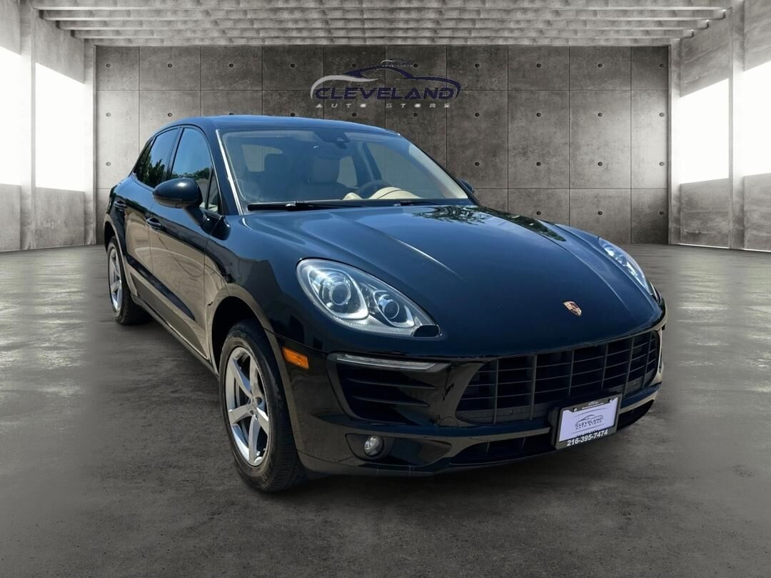 2017 PORSCHE Macan