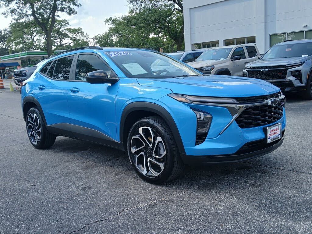 2025 CHEVROLET Trax