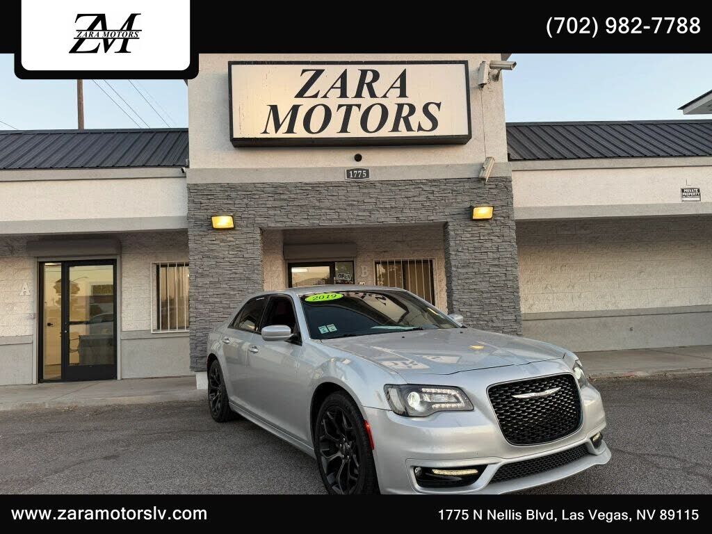 2019 CHRYSLER 300