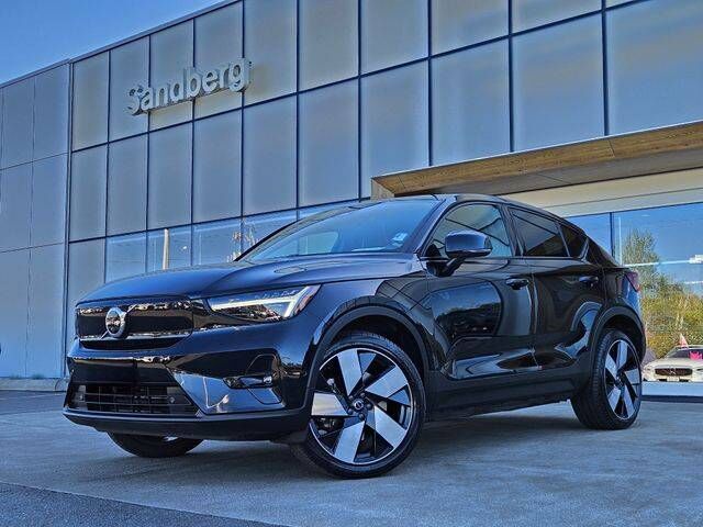 2023 VOLVO C40