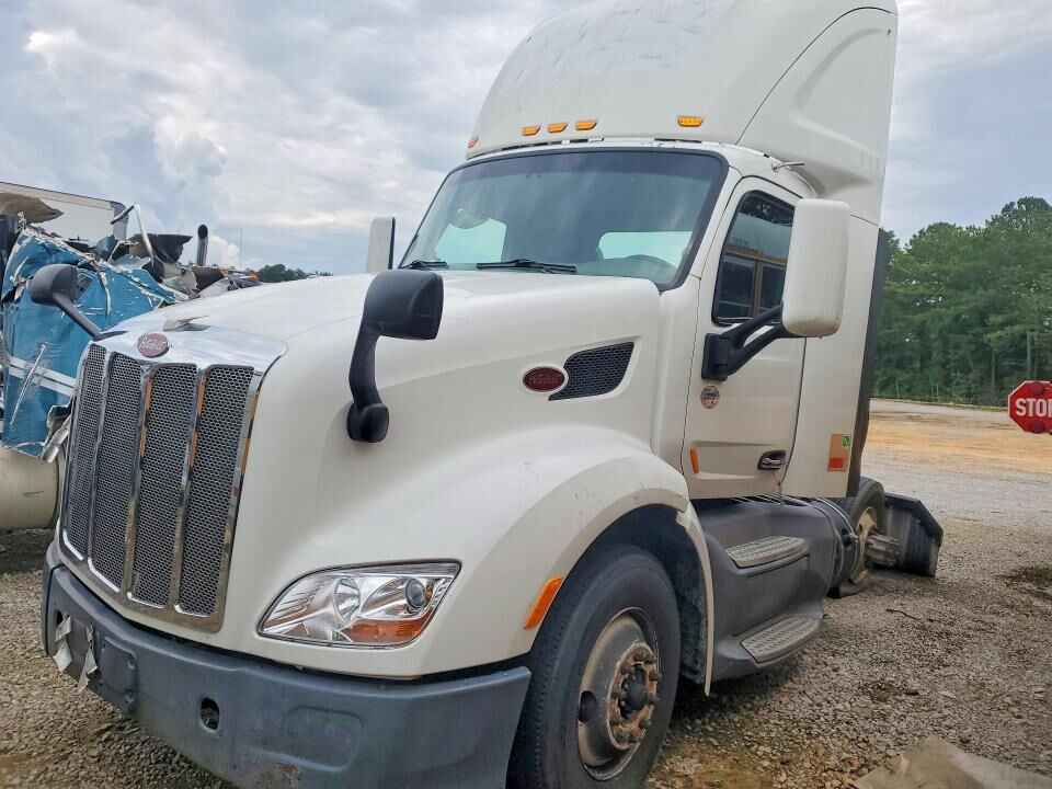 2017 PETERBILT 579