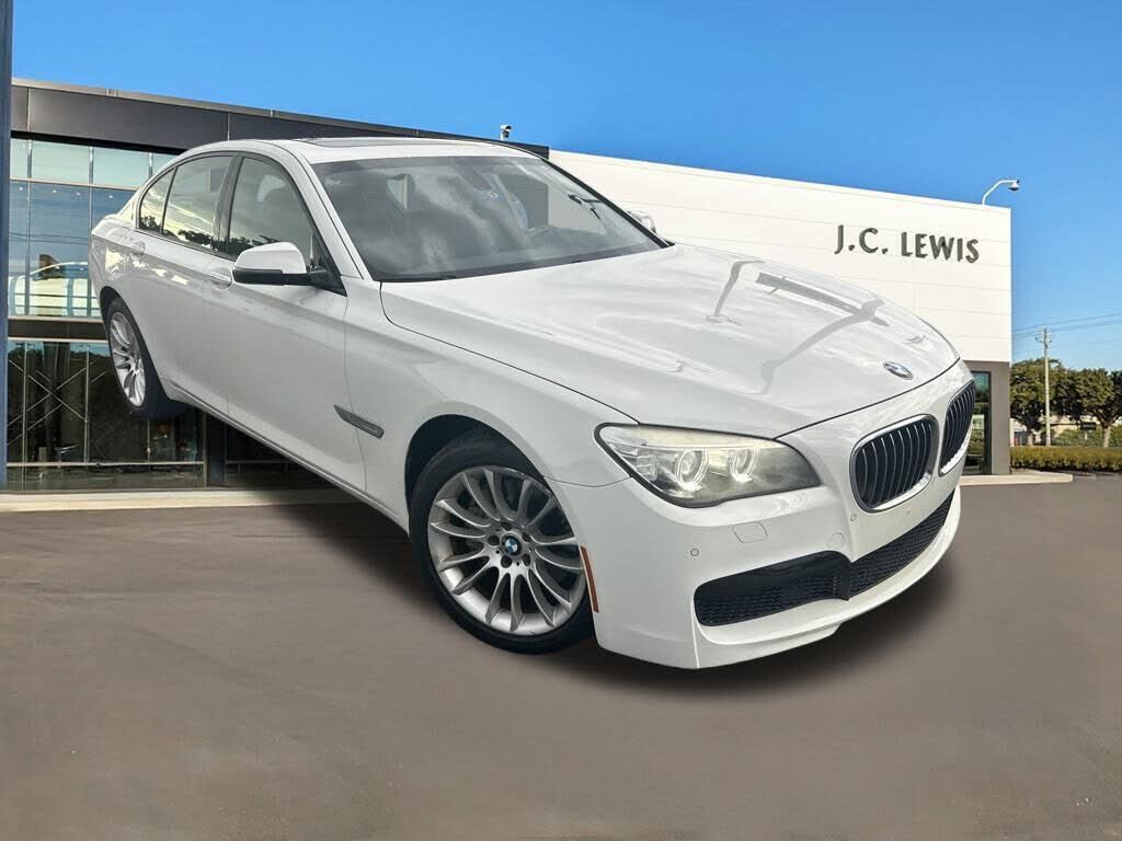 BMW 740i