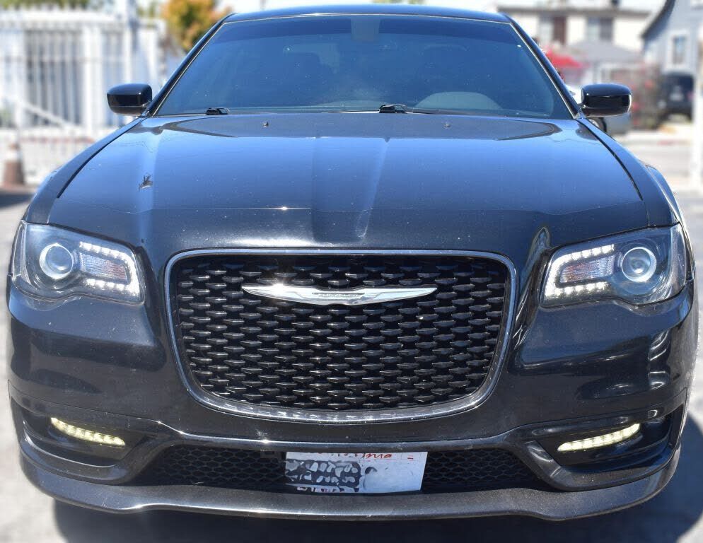 2019 CHRYSLER 300