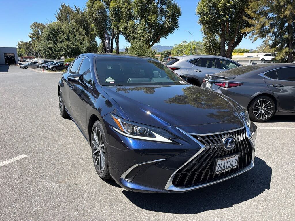 2022 LEXUS ES