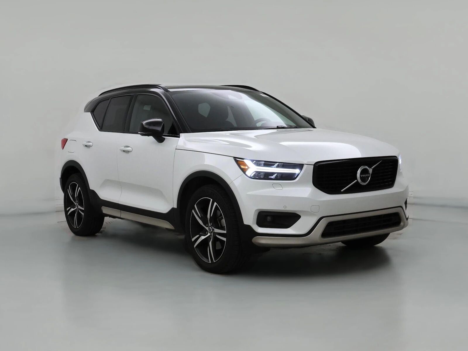 2021 VOLVO XC40