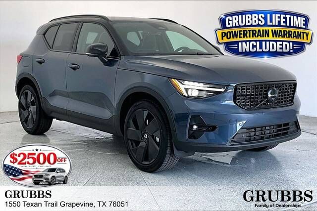 2026 VOLVO XC40