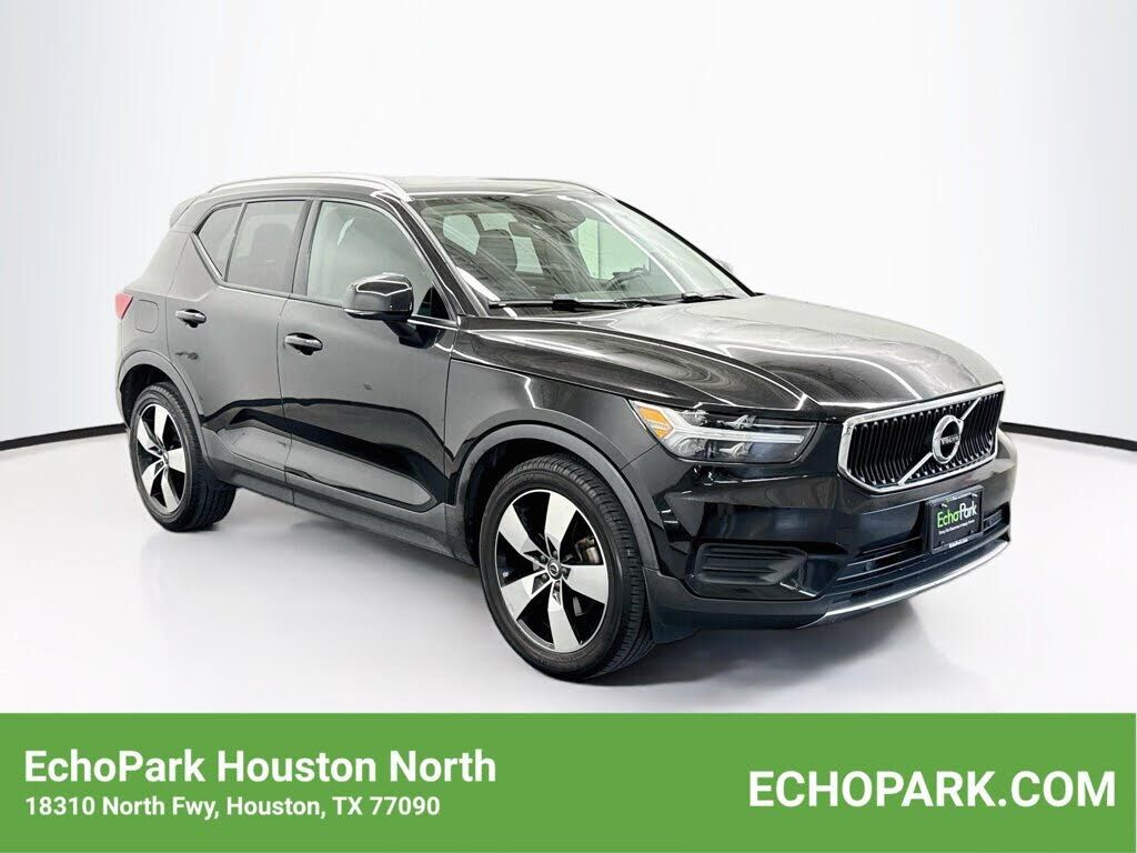 2022 VOLVO XC40
