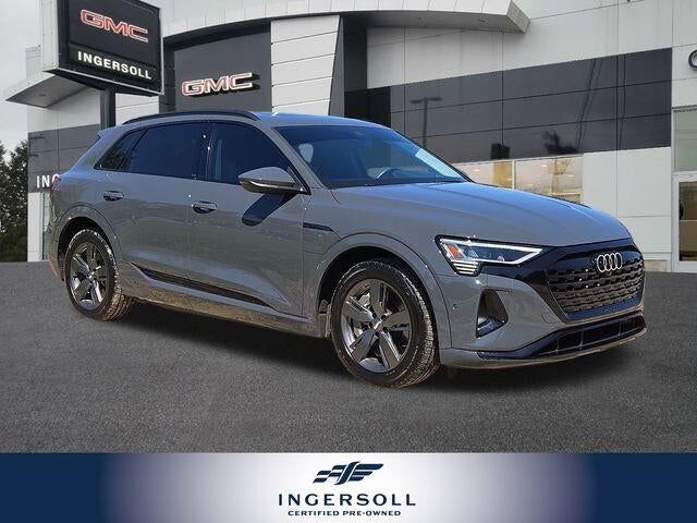 2024 AUDI Q8