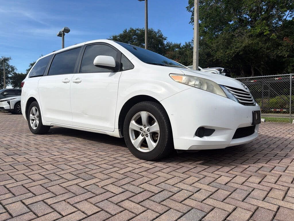 2017 TOYOTA Sienna