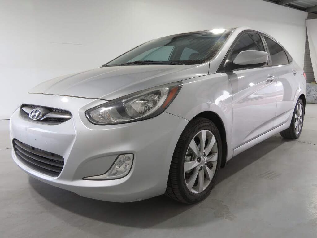 2013 HYUNDAI Accent