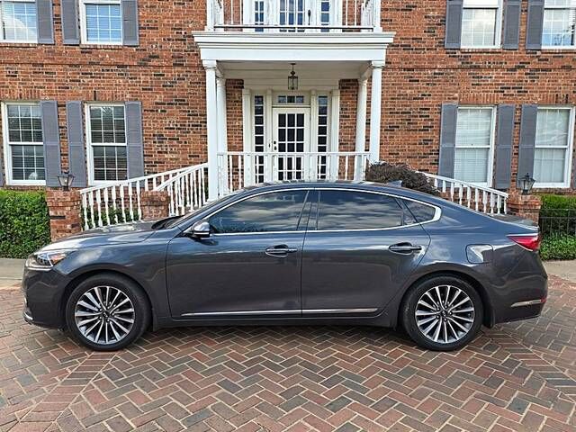 2017 KIA Cadenza