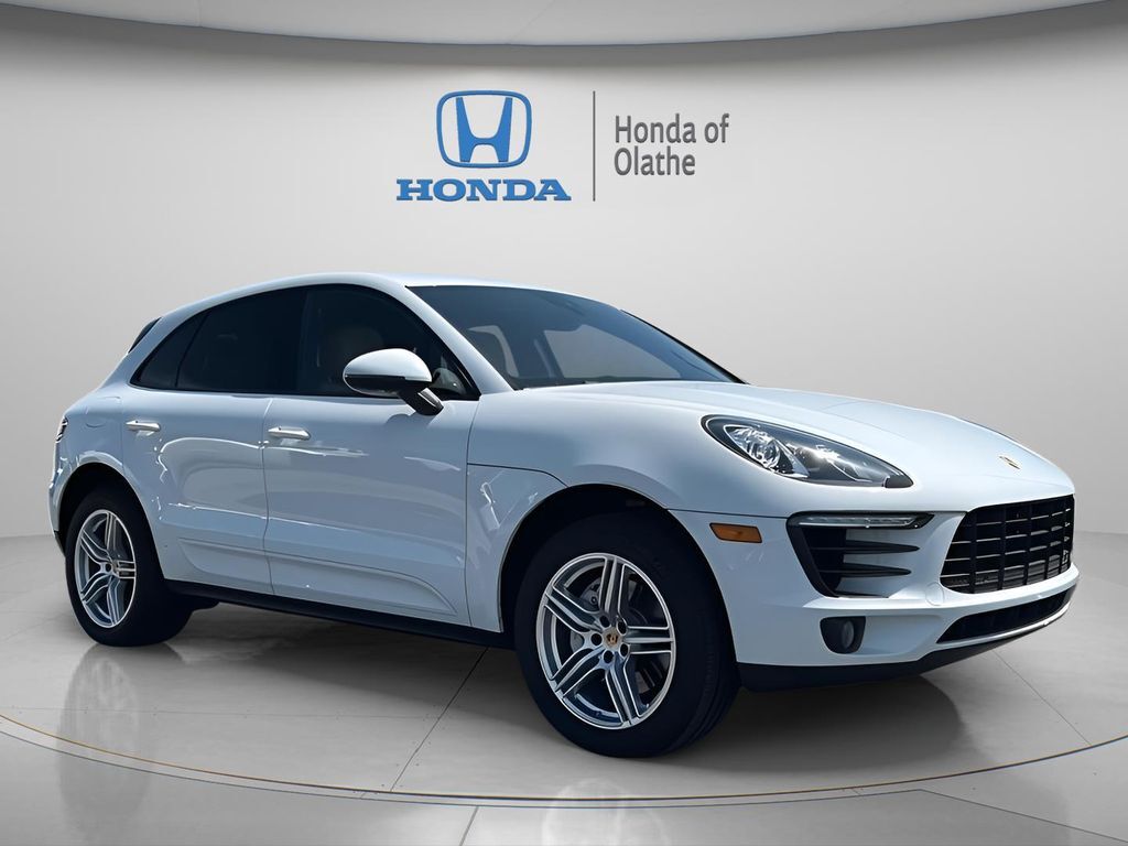 2018 PORSCHE Macan