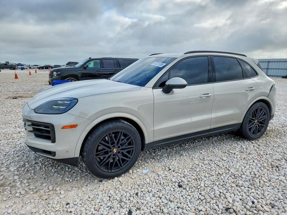 2025 PORSCHE Cayenne