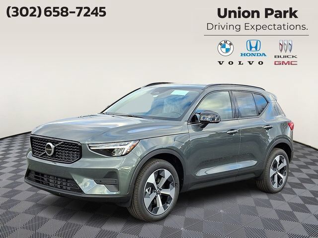 2026 VOLVO XC40
