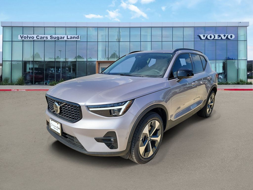 2026 VOLVO XC40