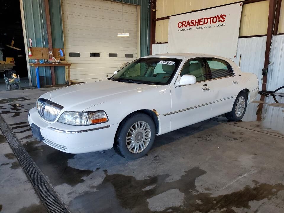 2011 LINCOLN Town Car