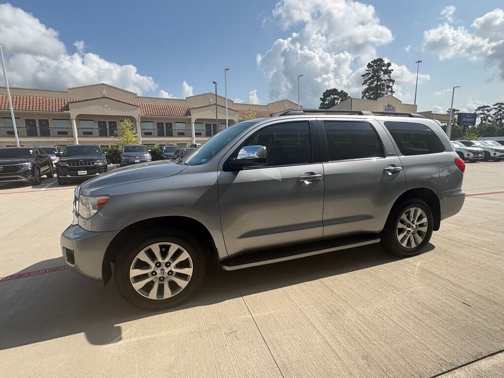 2013 TOYOTA Sequoia