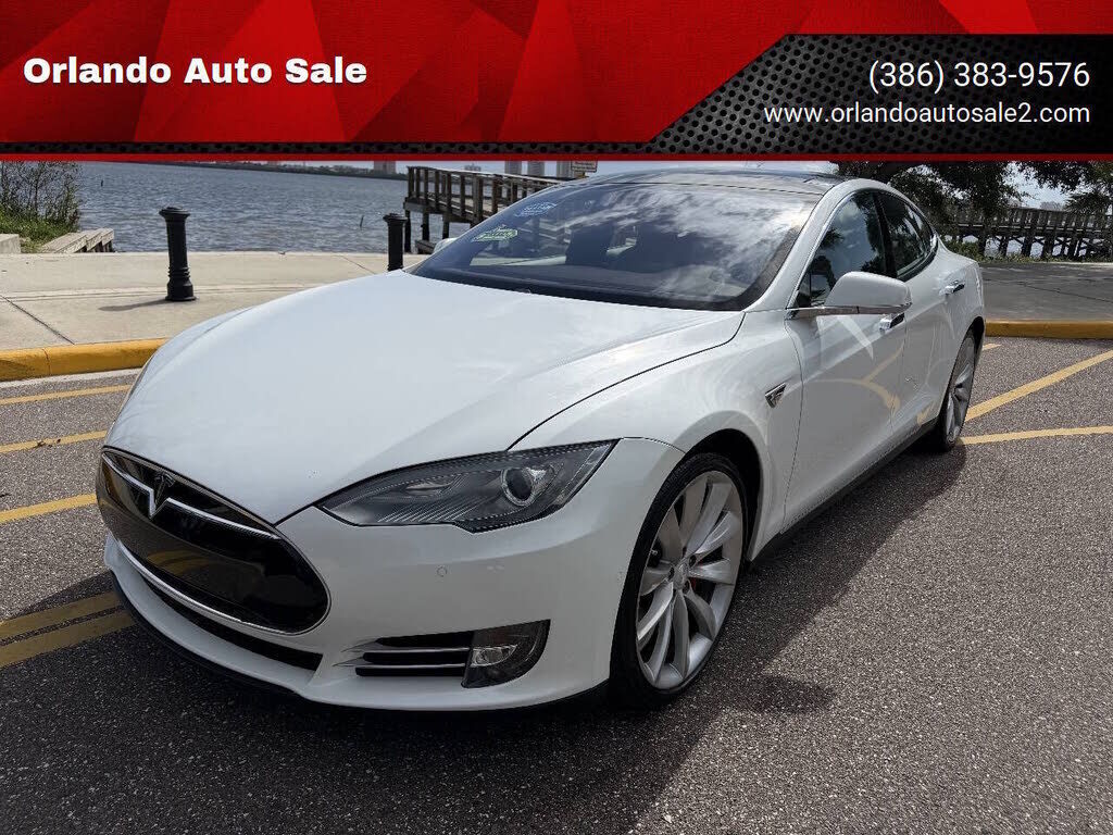 2015 TESLA Model S
