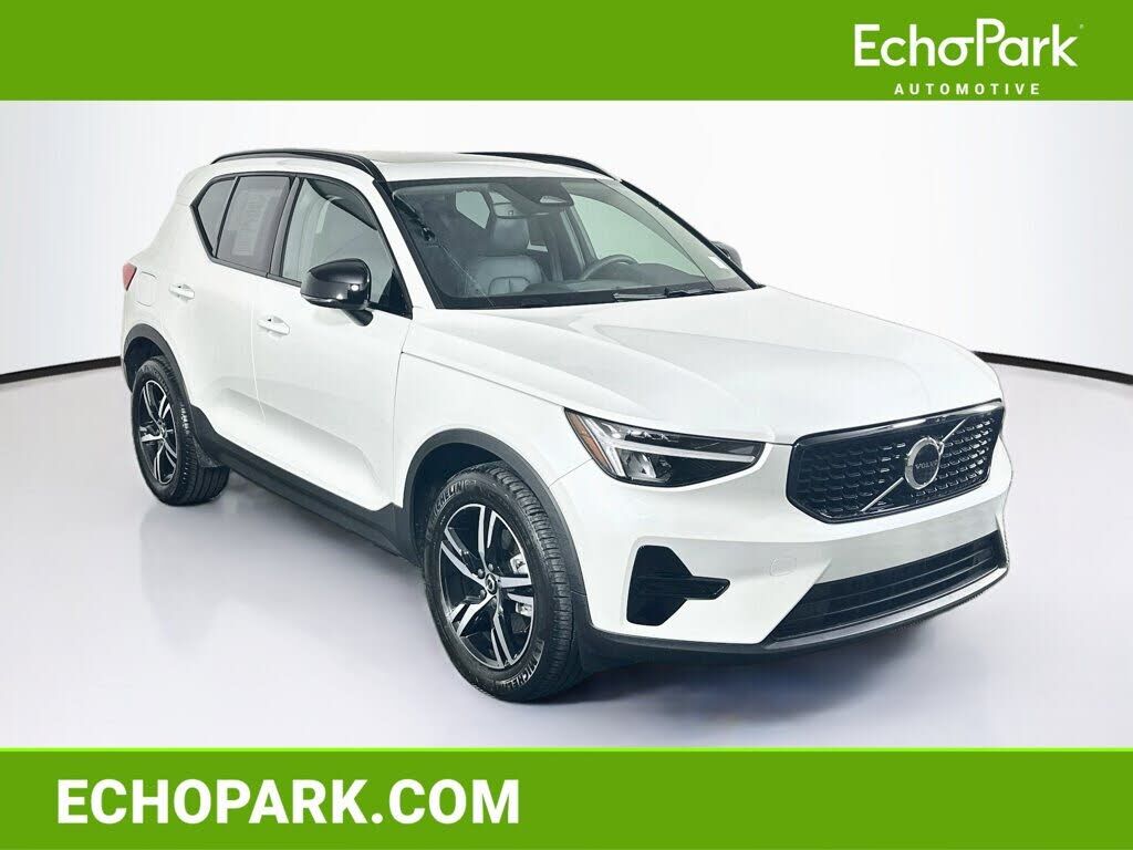 2024 VOLVO XC40